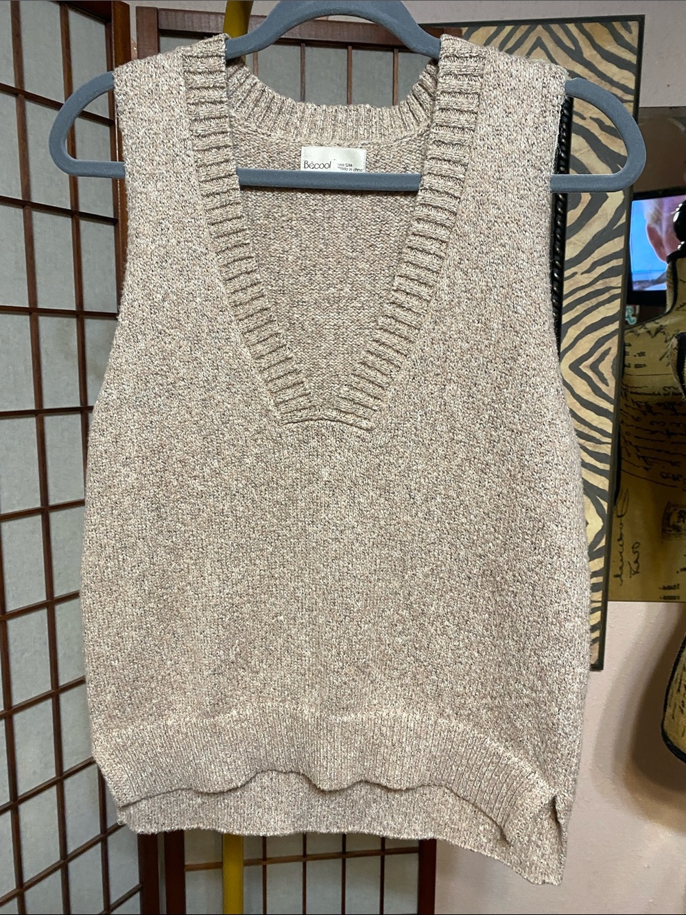 BE COOL V-Neck Knit Sweater Vest
